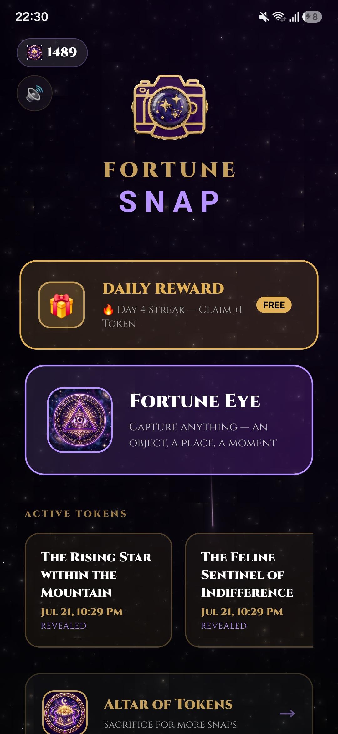 Fortune Snap home screen: a token balance, a daily-reward streak, the Fortune Eye camera button, and recent readings.