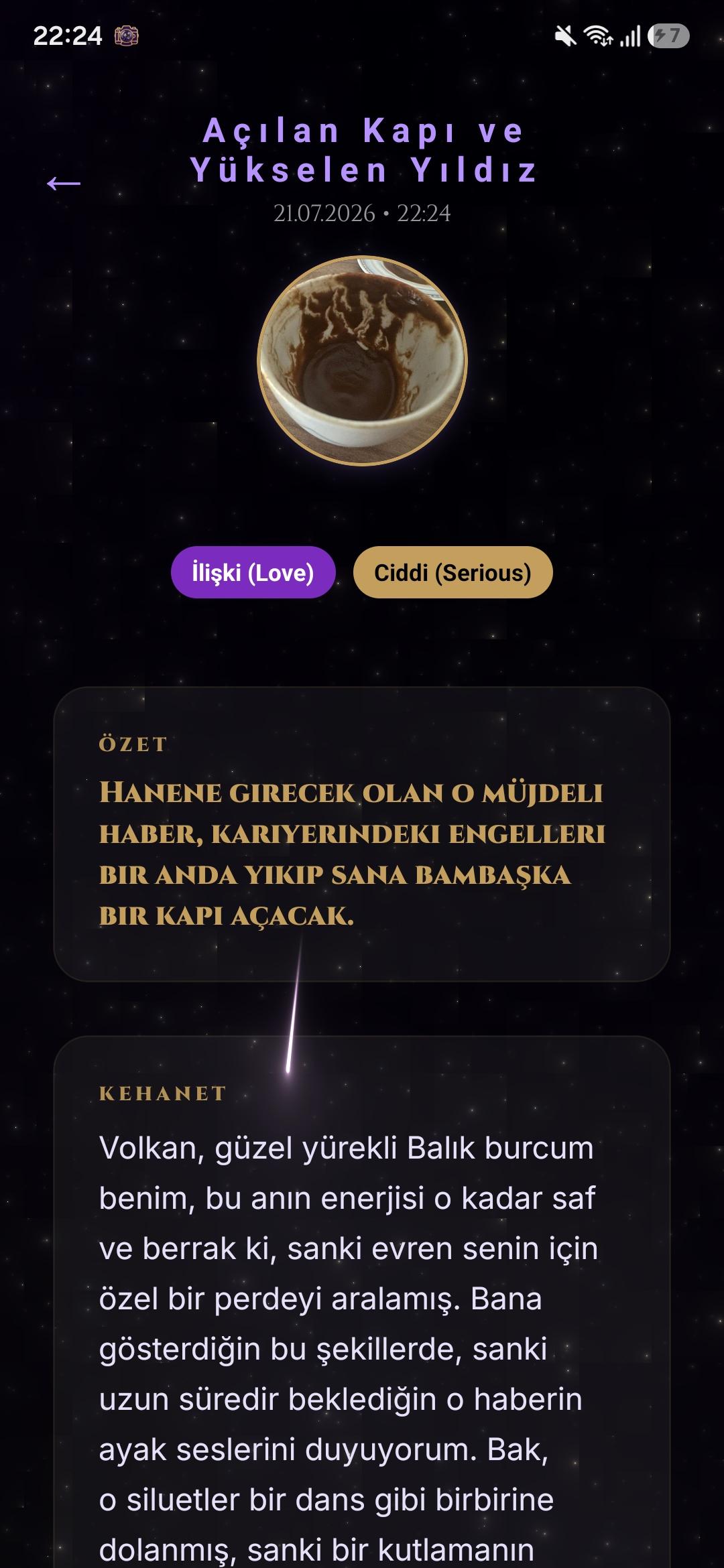 Bir Türk kahvesi fincanının 'The Rising Star within the Mountain' başlıklı falı; berraklık mevsimine dair şiirsel bir yorum.